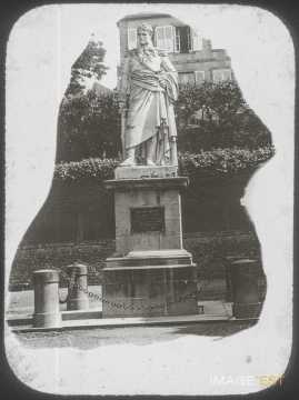 Statue du général Valhubert (Avranches)